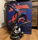 Sideshow Collectibles Premium Format Spider-man Statue