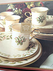 Lenox Holiday 12-piece Dinnerware Set      Gold Trim  Dishes New  Box Worn