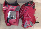 arizona Coyotes  Connor Ingram Game-used Red Bauer Catcher blocker  2023-2024 