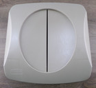Rubbermaid Commercial Untouchable Swing Top Lid Fg268988beig  4 x16 x16   New S3