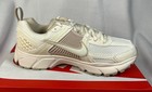 Nike Vomero 5        A18