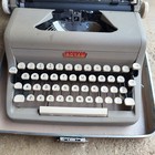  serviced  1958 Royal Quiet De Luxe Typewriter    cool Red Royal Button   