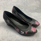 Crocs Dual Comfort Lina Floral Wedge Pump Womens 8 Black Pink Shoes Casual Chic