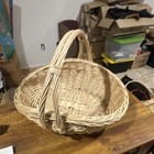 Large Wicker Oval Basket Antique Style Beige With Handle 22x27x17 5in Used