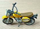 Vintage Plastic   Diecast Motorcycle Yellow Suzuki  5789 Motocross 1 25