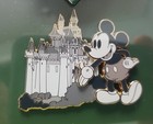 Disney Pin Celebrating 20 Years Of Pin Trading Castles Disneyland Le 1500 Mickey