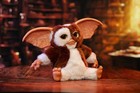 Gremlins - Gizmo With Mogwai Box Scaled Replica And Plush   oe 