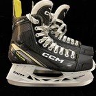 Ccm Tacks As-560 Ice Hockey Skates - Regular 9 Us Shoe Size 10 5   Blade Guards