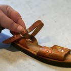 Vtg Artisan Crafted Mexican Brown Leather Sandals Floral Design Girls Sz 9 10