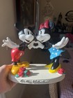 Disney Mickey   Minnie Mouse    be My Valentine    Figurine Heart Hands Roses Base