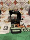 Vintage 1934 Singer Sewhandy Model 20  Child s Sewing Machine W original Case 