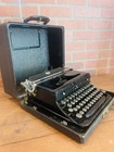 1935 Vintage Royal Typewriter   Original With Case   All Keys Intact   Works 
