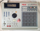 Akai Professional Mpc 2000xl Midi Production Center - Working 