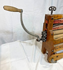 Antique Horse Shoe Brand Clothes Wringer   The American Wringer Co 