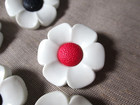 Vtg Nos Set 8 Lrg  Pretty Black   Red Center Posy Flower Buttons 1-1 4  32mm 