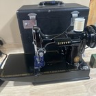 1953 Sewing Machine Singer Featherweight Model 221   Case   Accessories See Vid
