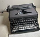 1933 Royal Quiet De Luxe Portable Vintage Typewriter Black   Case  working 