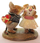 Wee Forest Folk First Kiss M-192 Heart Candy Mouse Figurine Mint   Box Mib