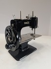Vintage Singer Model 20-10 Sewhandy Child s Toy Sewing Machine  Works