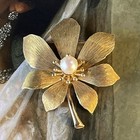 Vintage 1950s Brushed Gold Tone Flower Brooch - Faux Pearl - Mid Century - 2   