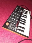 Akai Professional Mpk Mini Mk3 25-key Usb Midi Keyboard Controller  Red black