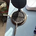 Antique Griswold American No 8 Cast Iron Waffle Iron 886 With Shallow Base 975