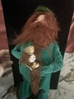 Byers Choice Carolers 1988 Spirit Present 1st Ed  Green Robe