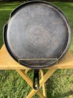 Vintage Griswold Seasoned Cast Iron Round Long Handle Griddle  9 609