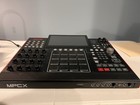 Akai Mpc X Sampler   Sequencer 16 Pads Pad Triggers Usb Sd Headphone Black red