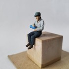 Arttista  1176 - Sitting Man With Bottle - O Scale Figure - Model Trains - New