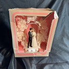 New In Box Retro  9 5    Wilton Bride Groom Wedding Cake Topper Pink Box
