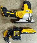 Dewalt 20v Max Xr Brushless Barrel Grip Jigsaw W  2ah Battery Model  Dcs335