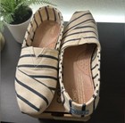 100  Authentic Toms Classic Women Canvas Shoes  Excellent Used Condition 