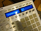 Native Instruments Maschine Mk2 White     Powers On     No Software For Full Test