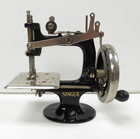 Antique Vintage Singer Mini Sewing Machine Iron Model 20  Child s Toy Hand Crank