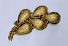 Vintage Trifari Brushed Gold Plated Five Pod Brooch Pin 