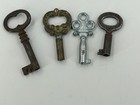 Lot Of 4 Antique Vintage Skeleton Keys Ornate Brass Clock Cabinet Old Keys Mixed