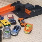 Hot Wheels Track Play Set Lot W  Assorted 1 64 Diecast Cars  Multicolor