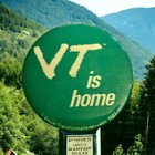 Vt Is Home Vintage Pin-back Button Green   Yellow 2-1 4 Inch Pinback Pin C  1983