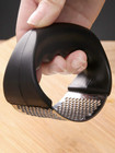 1pc Manual Garlic Mincer - Compact   Easy Kitchen Garlic Crusher Tool - New