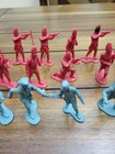 Vtg 1960s Marx Revolutionary War Soldiers Lot Of 18 Red Blue Plastic Figure Toys