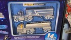 Auto World Semi-frozen Racing Rigs Ice Road Semi Trucks Slot X-traction Race Set