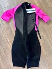 O neill Reactor-2 Women   s 2mm Short Sleeve Wetsuit Black berry Size 4 Nwt