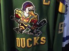 Mighty Ducks D-5 Hockey Jersey Adult Men s Size L  99 Banks With Fight Strap