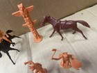 Marx Vintage Fort Apache Lot Of 2 Horses   Totem Pole   6 Native Americans