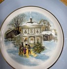 Avon Porcelain Christmas 1997 Plate Carolers In The Snow England 9  Gilded