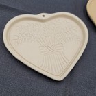 The Pampered Chef Brown Bag   Cookie Art Heart Molds Lot Of 2 Ceramic
