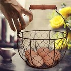 Taianle  Farmhouse Wire Egg Basket For Gathering Rusty Round Mesh Egg Basket 