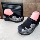 Dansko Pro 8 5 9 Silver Metallic Floral Matte Black Slip On Rn Nurse Cna Clogs