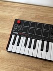 Akai Mpk Mini 25 Key Electronic Keyboard - Black red white